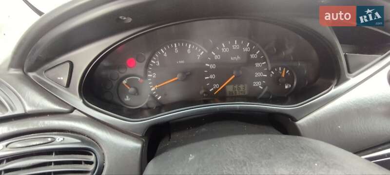 Хэтчбек Ford Focus 2000 в Самборе