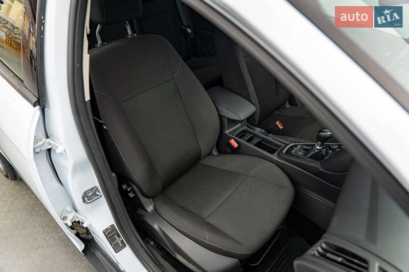 Хэтчбек Ford Focus 2015 в Киеве