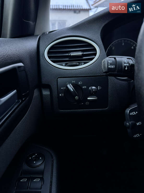 Хэтчбек Ford Focus 2005 в Львове