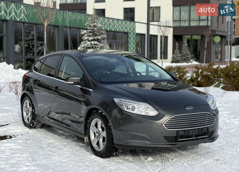 Хэтчбек Ford Focus 2017 в Городке