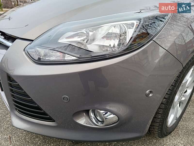 Универсал Ford Focus 2013 в Вишневом фото 7 Универсал Ford Focus 2013 в Вишневом