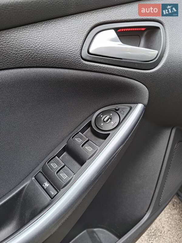 Универсал Ford Focus 2013 в Вишневом фото 13 Универсал Ford Focus 2013 в Вишневом