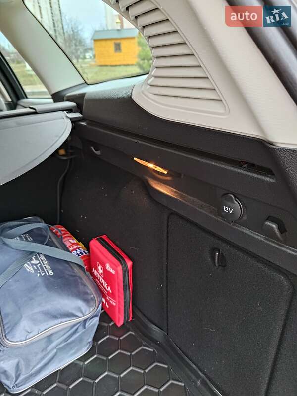 Универсал Ford Focus 2013 в Вишневом фото 27 Универсал Ford Focus 2013 в Вишневом