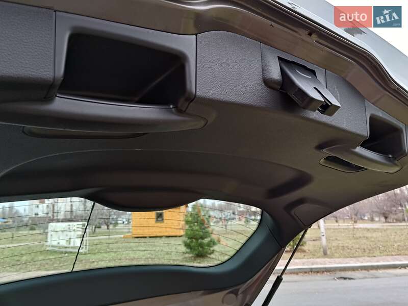 Универсал Ford Focus 2013 в Вишневом фото 28 Универсал Ford Focus 2013 в Вишневом