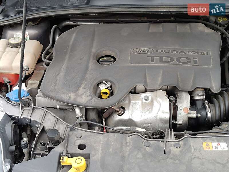 Универсал Ford Focus 2013 в Вишневом фото 29 Универсал Ford Focus 2013 в Вишневом