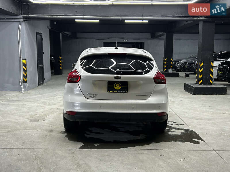 Хетчбек Ford Focus 2016 в Чернівцях