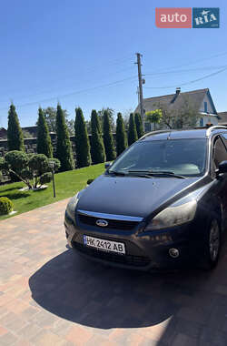 Универсал Ford Focus 2010 в Сарнах