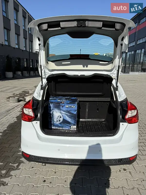 Ford Focus 2013 VIN WF0KXXGCBKDE37938 фото оголошення 4 з 52