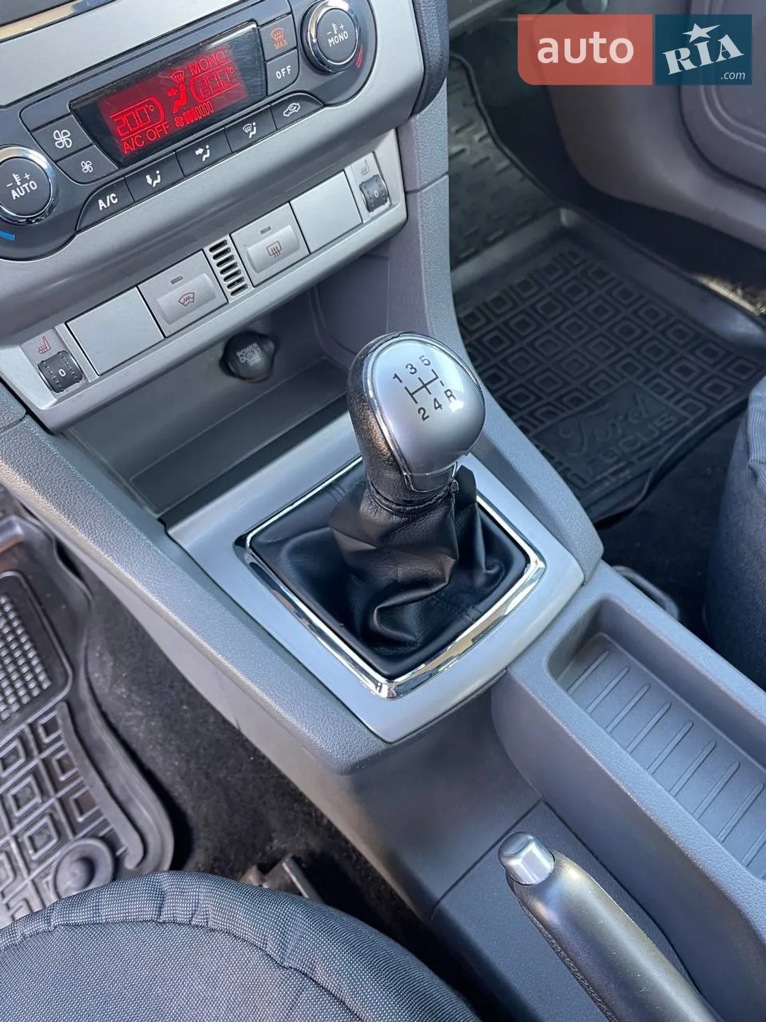 2010 Ford Focus - мініатюра 20