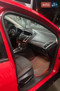 Хэтчбек Ford Focus 2014 в Золотоноше