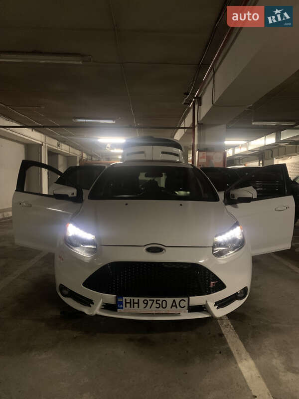 Хэтчбек Ford Focus 2013 в Одессе