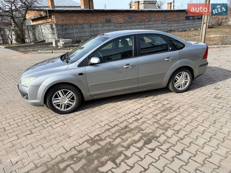 Седан Ford Focus 2005 в Великих Мостах