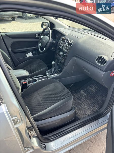 Седан Ford Focus 2005 в Великих Мостах