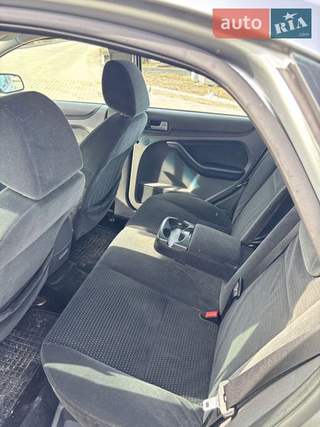 Седан Ford Focus 2005 в Великих Мостах