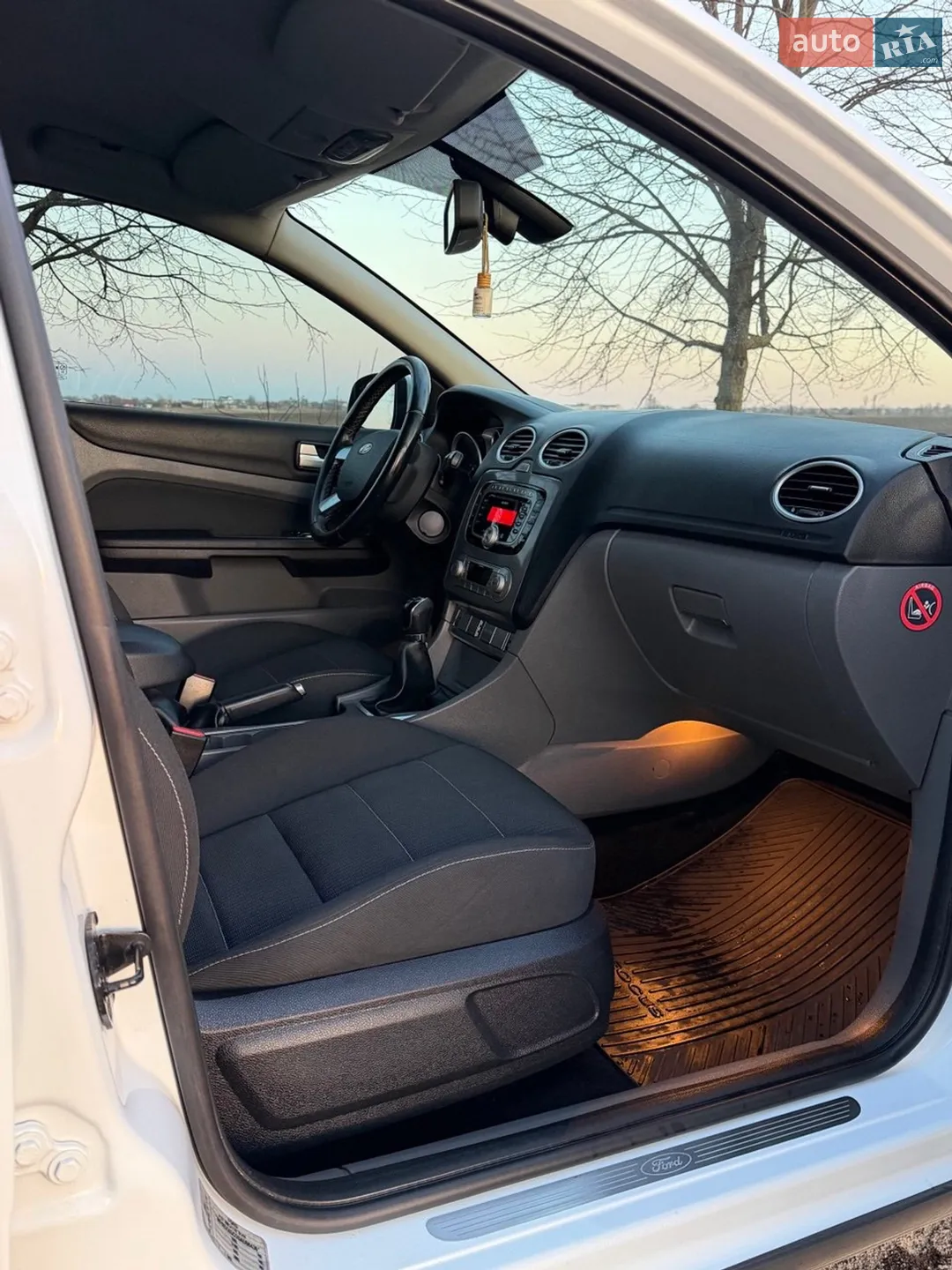 2010 Ford Focus - мініатюра 2