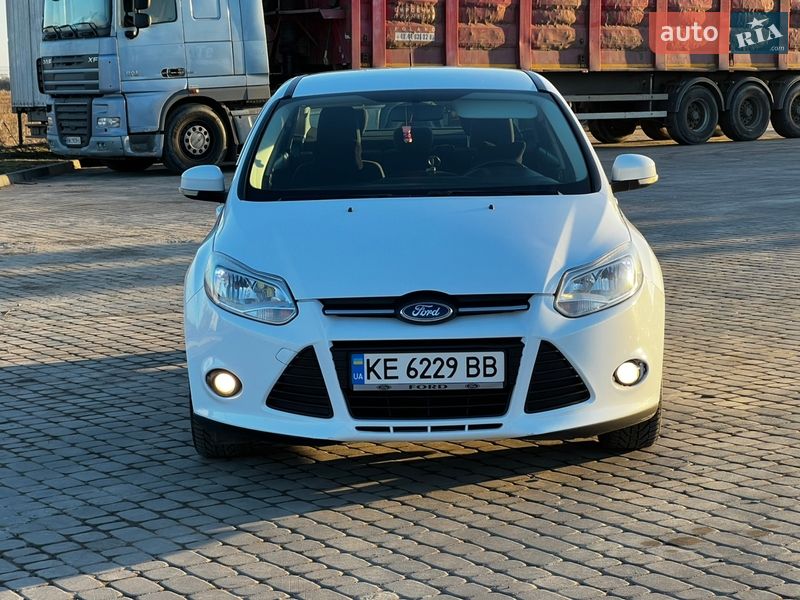 Седан Ford Focus 2013 в Новомосковске фото Седан Ford Focus 2013 в Новомосковске
