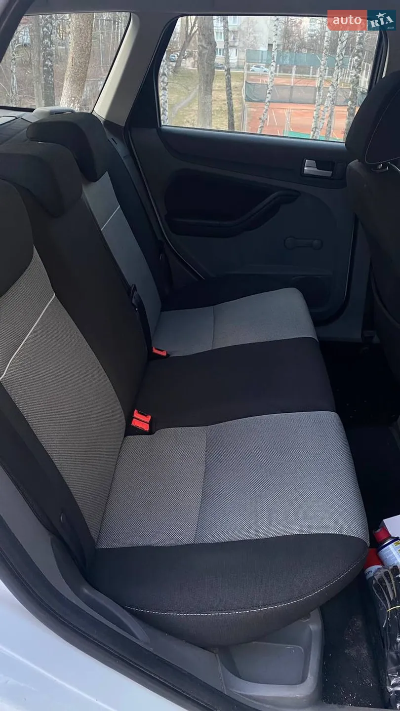 2010 Ford Focus - мініатюра 4