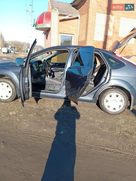 Хэтчбек Ford Focus 2008 в Ромнах