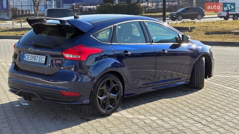 Хэтчбек Ford Focus 2015 в Черновцах
