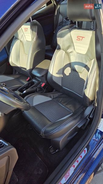 Хэтчбек Ford Focus 2015 в Черновцах