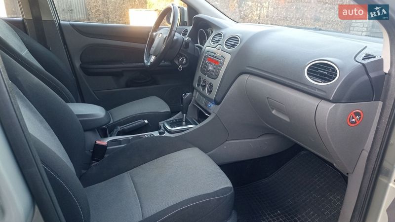 Хэтчбек Ford Focus 2010 в Каменке