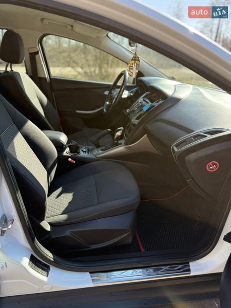 Хетчбек Ford Focus 2014 в Житомирі