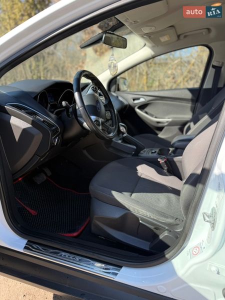 Хетчбек Ford Focus 2014 в Житомирі