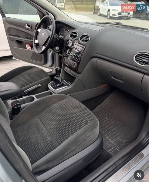 Хэтчбек Ford Focus 2005 в Вашковцах
