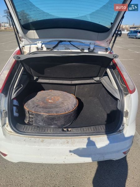 Хэтчбек Ford Focus 2011 в Киеве