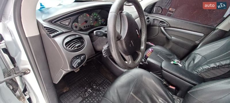 Хэтчбек Ford Focus 2004 в Славуте