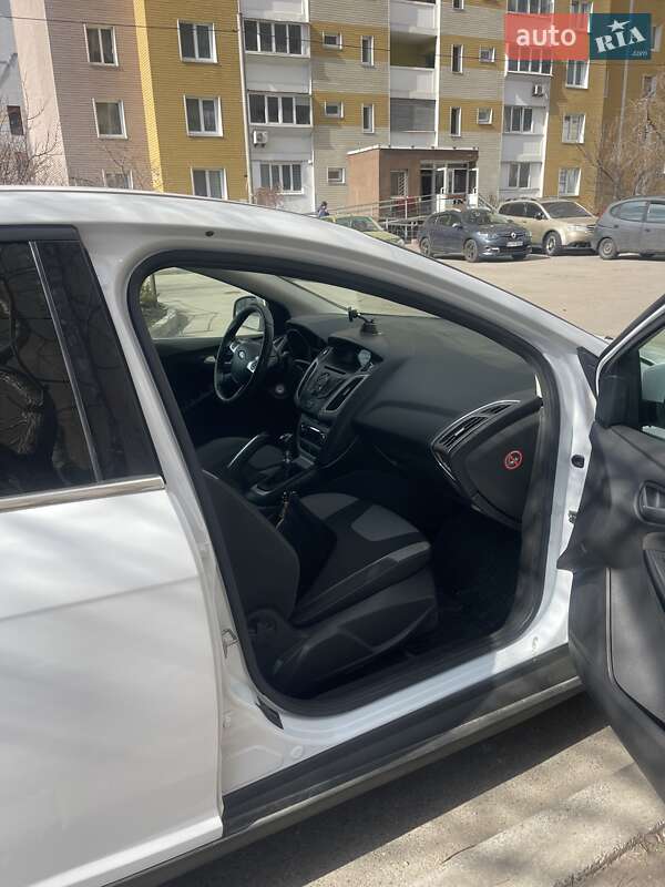 Седан Ford Focus 2013 в Киеве фото 9 Седан Ford Focus 2013 в Киеве