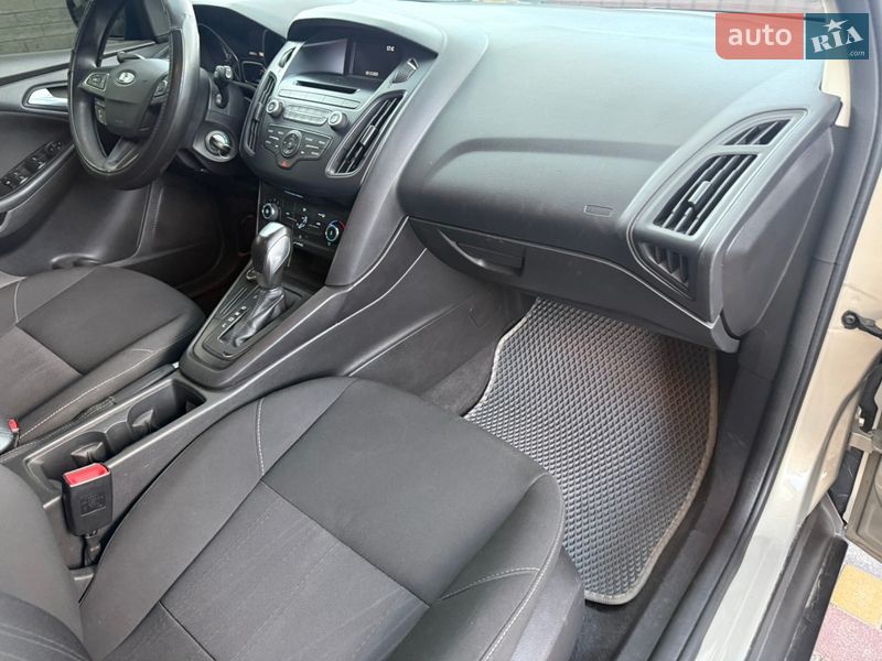 Хетчбек Ford Focus 2015 в Дніпрі