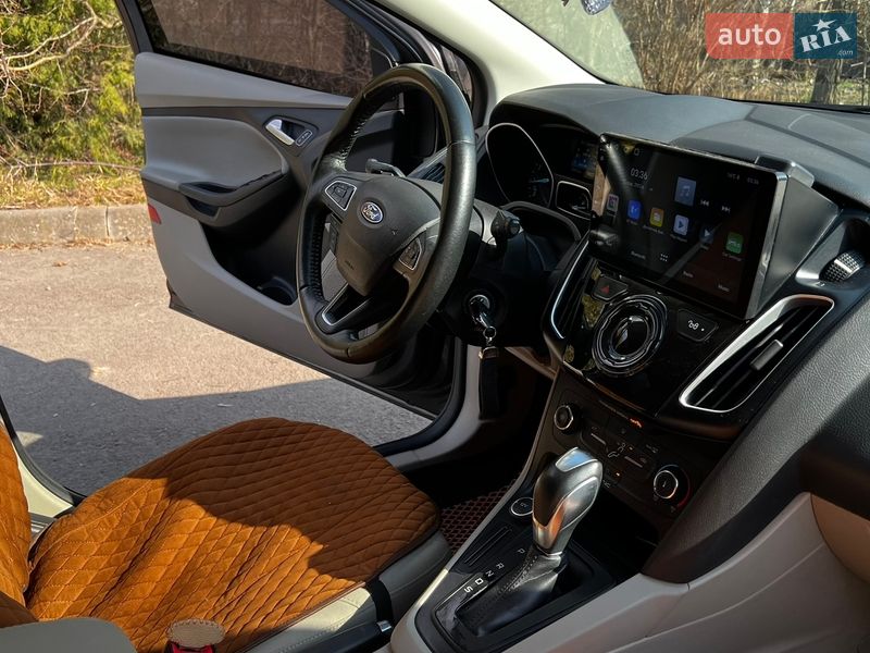 Хэтчбек Ford Focus 2015 в Ровно