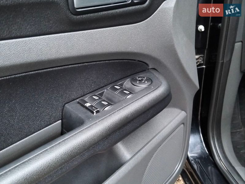 Хэтчбек Ford Focus 2006 в Киеве