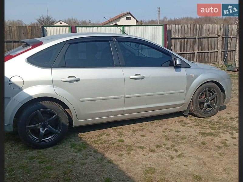 Хэтчбек Ford Focus 2006 в Каневе