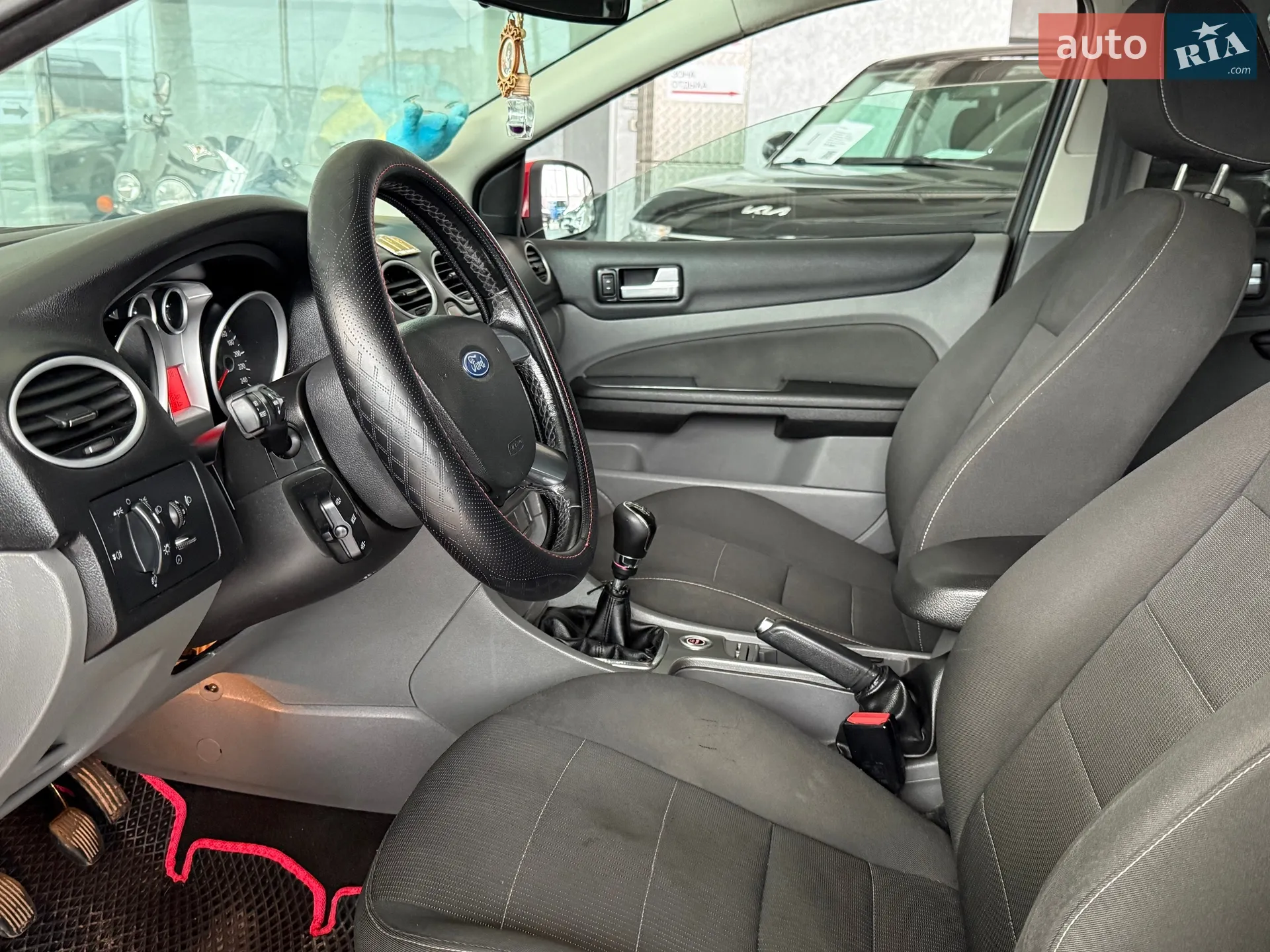 2010 Ford Focus - мініатюра 16