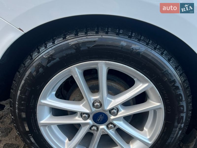 Седан Ford Focus 2015 в Львові