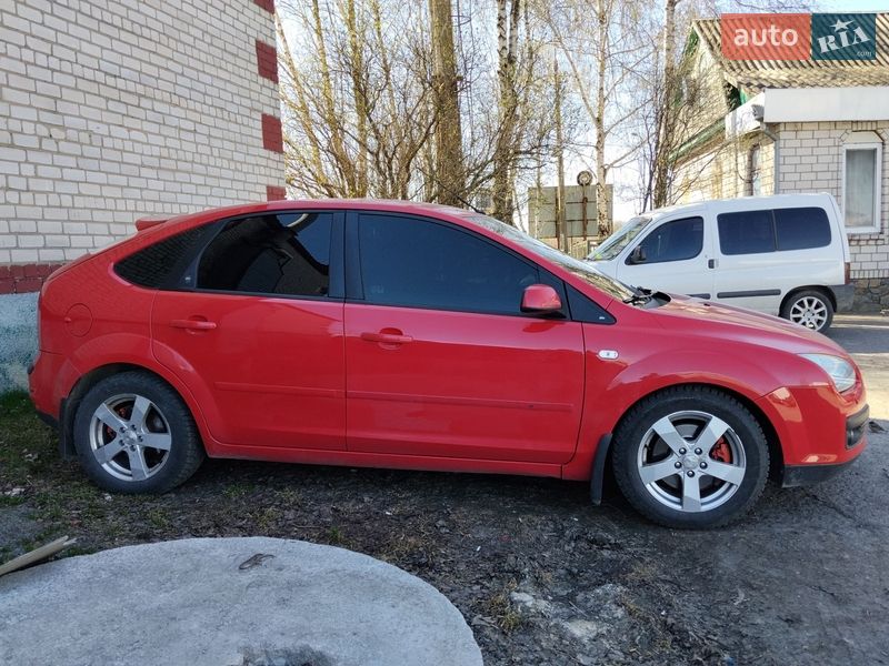 Хетчбек Ford Focus 2005 в Кореці