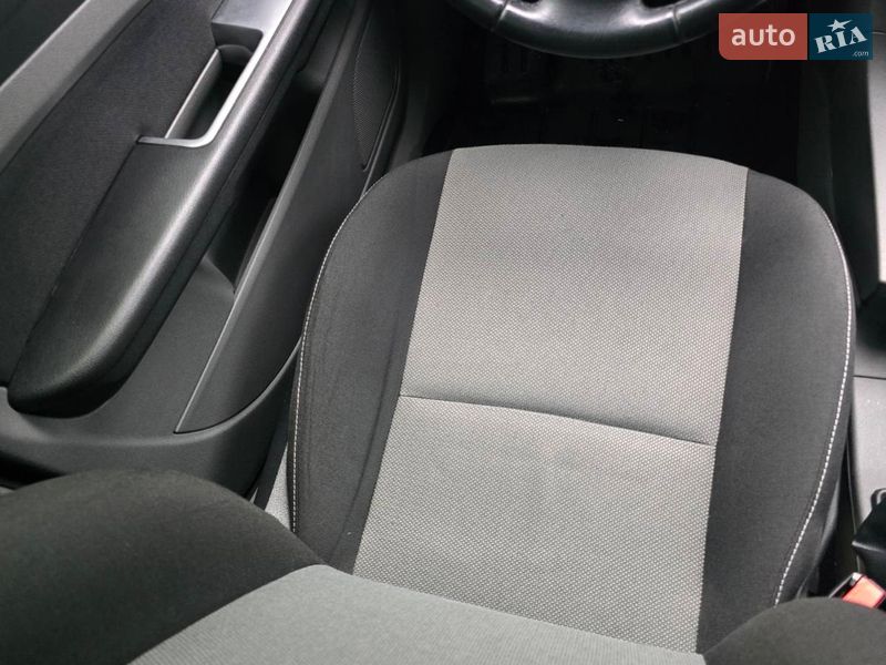 Хэтчбек Ford Focus 2010 в Полтаве фото 15 Хэтчбек Ford Focus 2010 в Полтаве