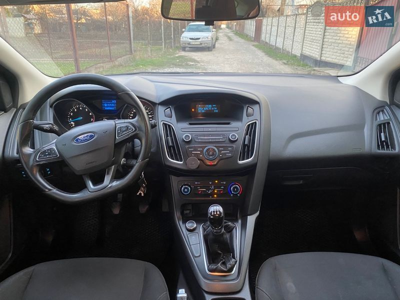 Хетчбек Ford Focus 2016 в Дніпрі