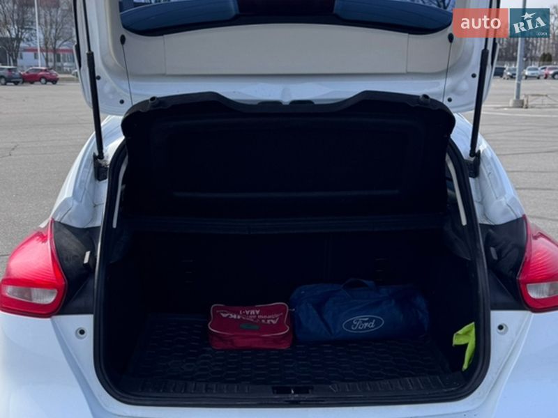 Хетчбек Ford Focus 2017 в Дніпрі фото 10 Хетчбек Ford Focus 2017 в Дніпрі