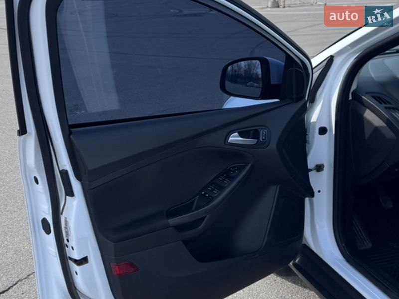 Хетчбек Ford Focus 2017 в Дніпрі фото 13 Хетчбек Ford Focus 2017 в Дніпрі