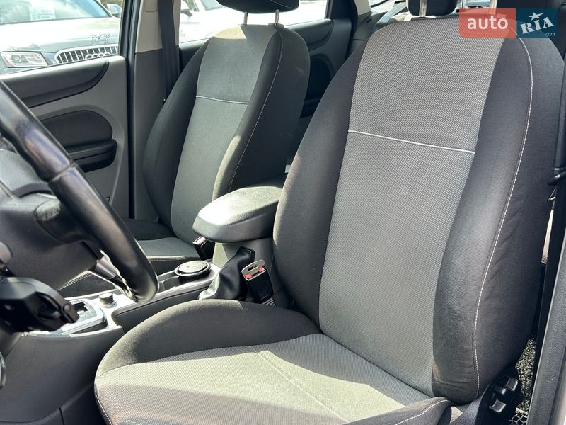 Хэтчбек Ford Focus 2010 в Сумах