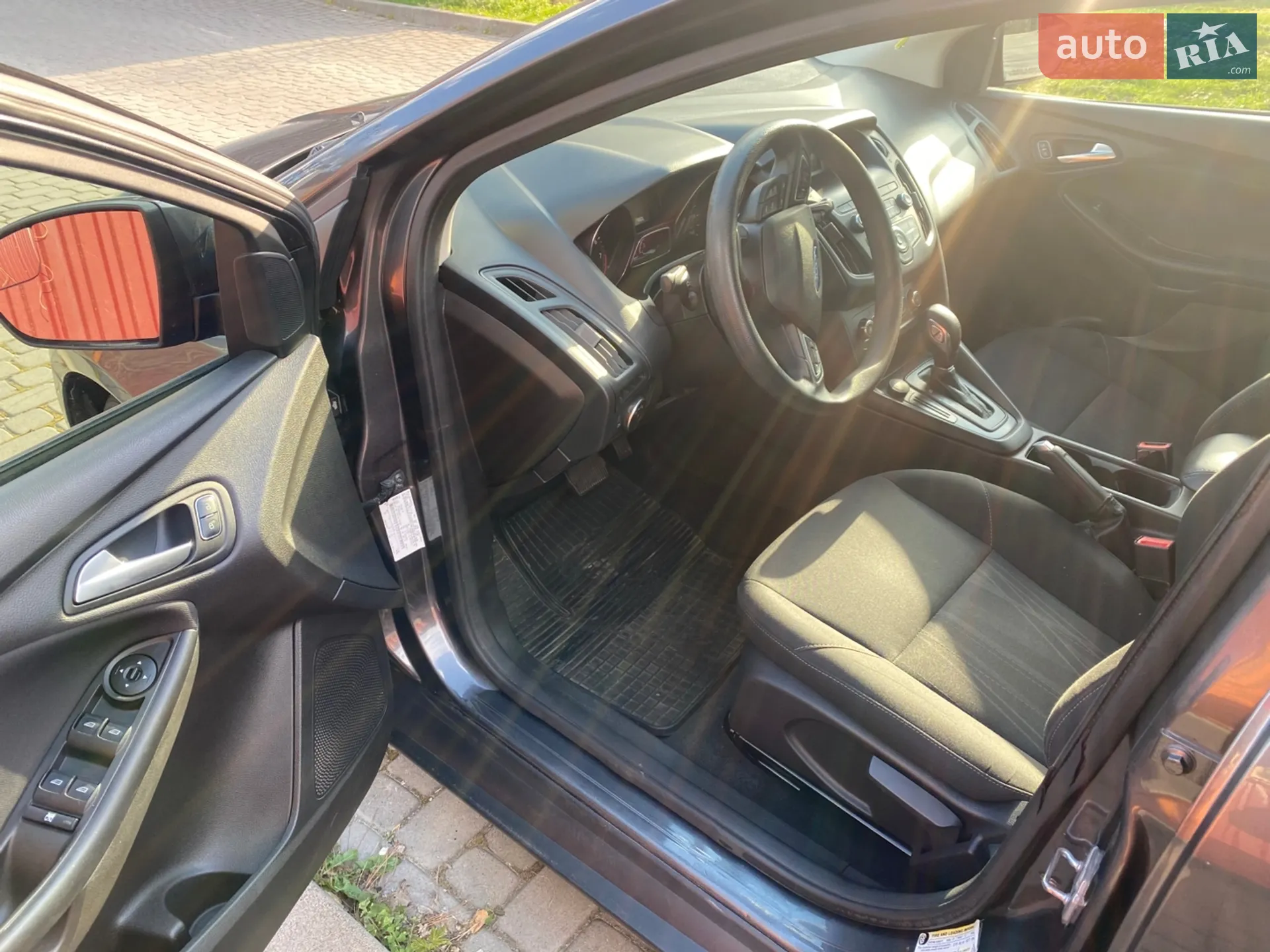 Ford Focus 2017 VIN 1FADP3K28JL206749 фото оголошення 9 з 13