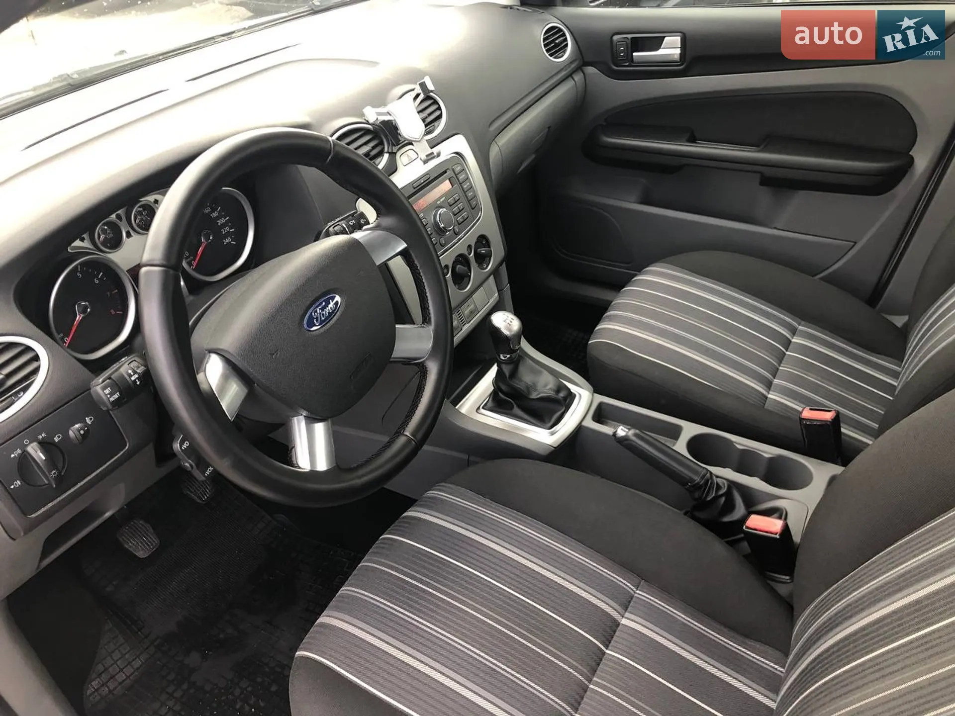 2010 Ford Focus - мініатюра 17