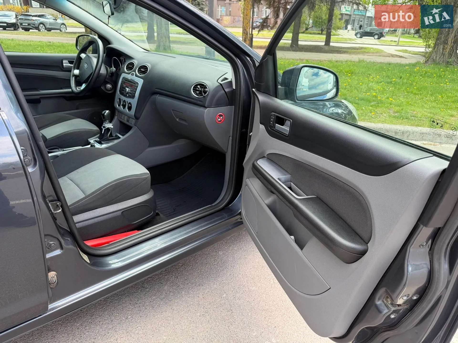 2010 Ford Focus - мініатюра 9