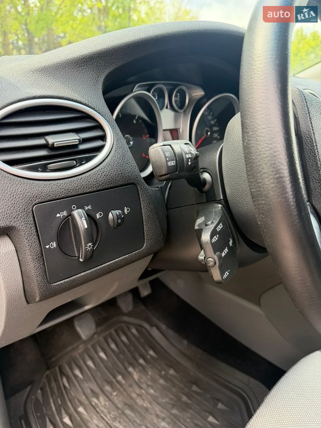 2010 Ford Focus - мініатюра 19