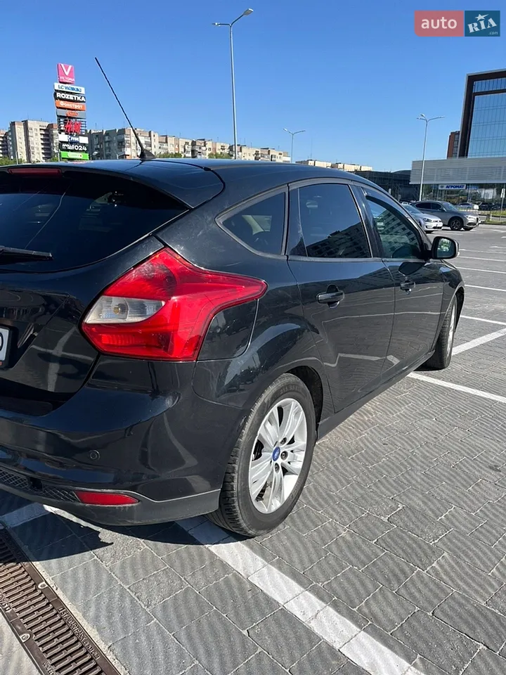 2010 Ford Focus - мініатюра 10