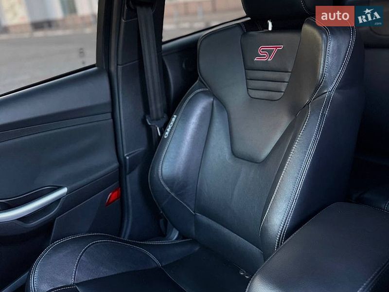 Хетчбек Ford Focus 2012 в Дніпрі
