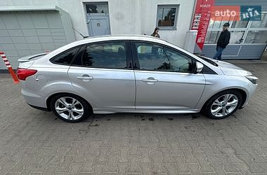 Седан Ford Focus 2015 в Смілі